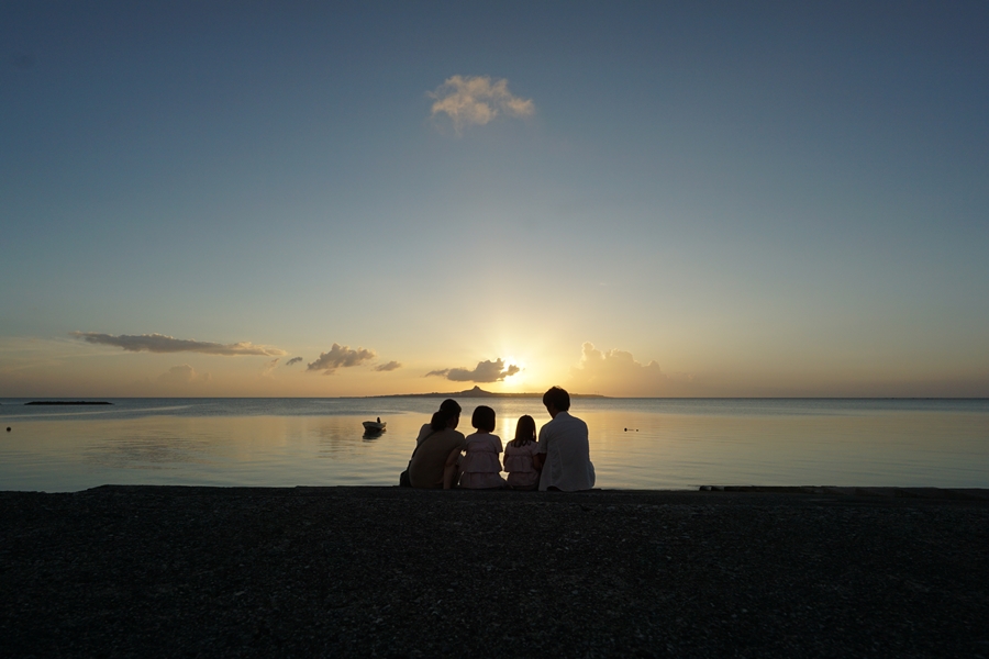 沖縄の夕日の見える海岸すべてが絶景インスタ映えスポット！