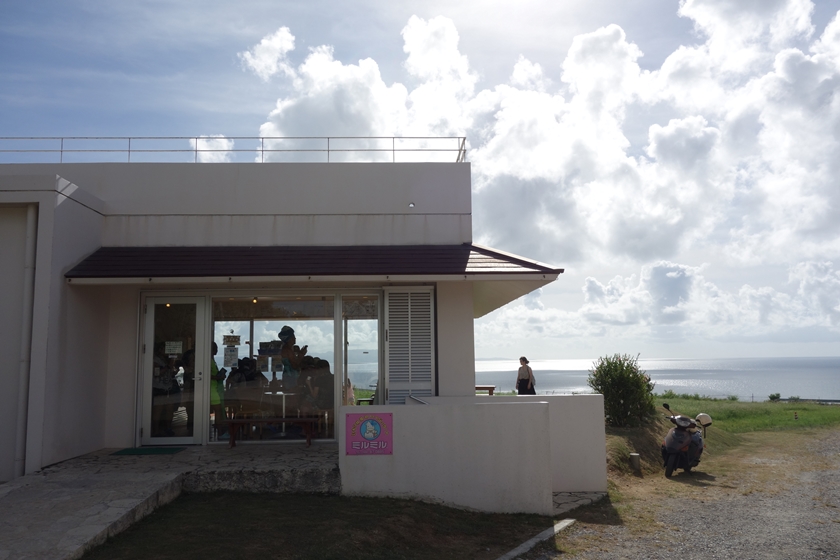 『ミルミル本舗』石垣島の海が見えるジェラード屋さん